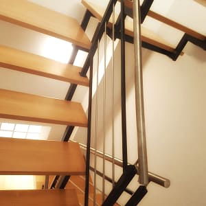 Holztreppe und Geländer Tischlerei Manten